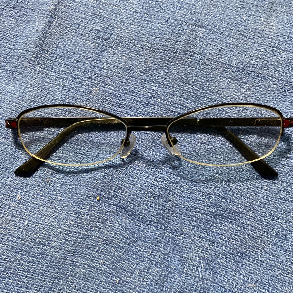 Eyeglass rimless frame